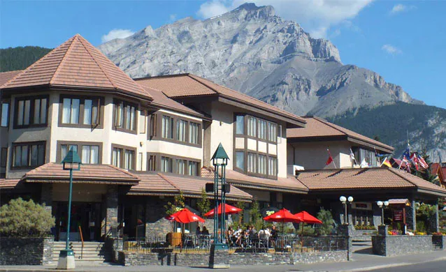 Elk + Avenue Hotel