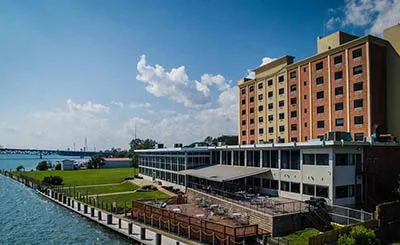 Niagara Riverside Resort