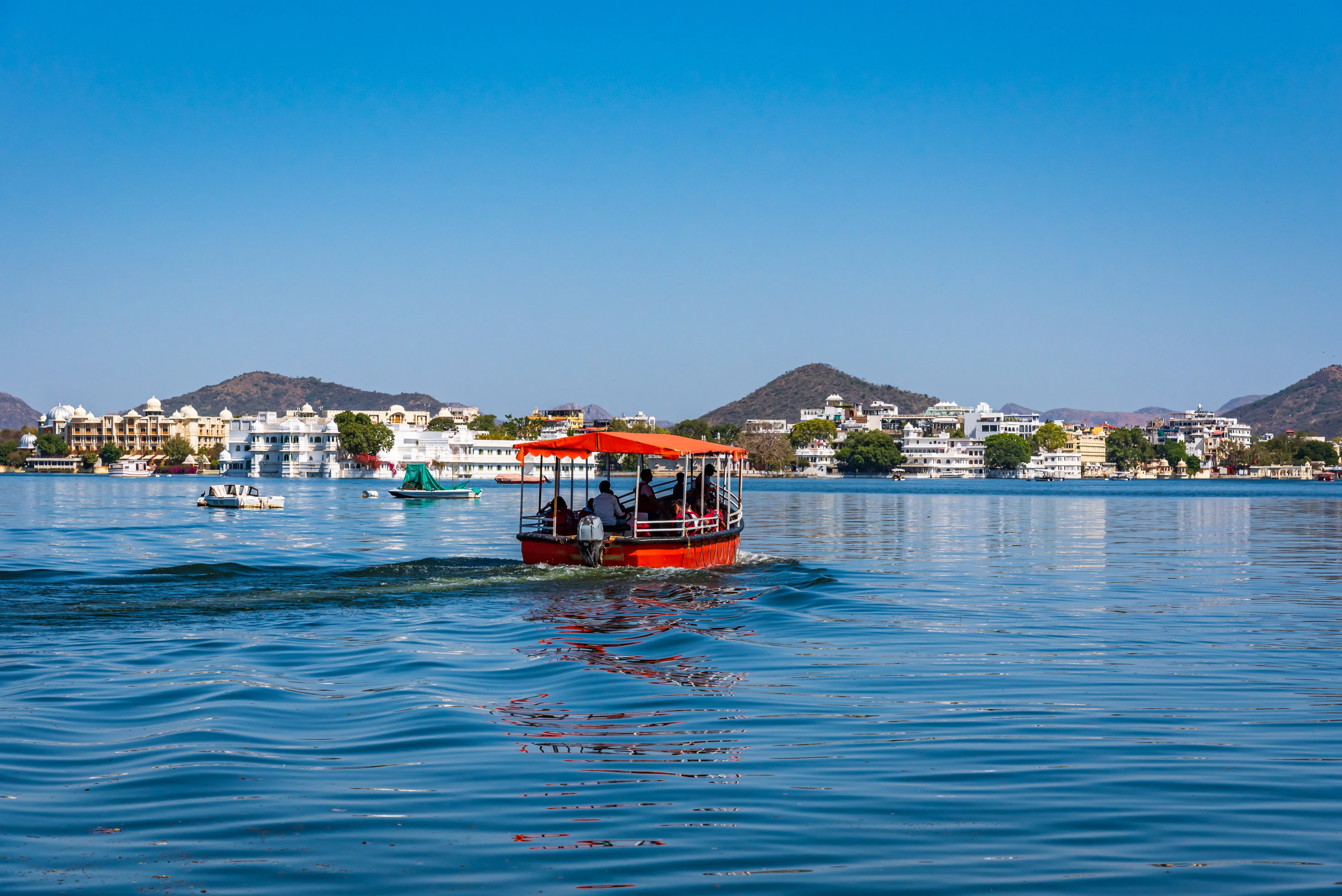 lake-pichola-udaipur-royal
