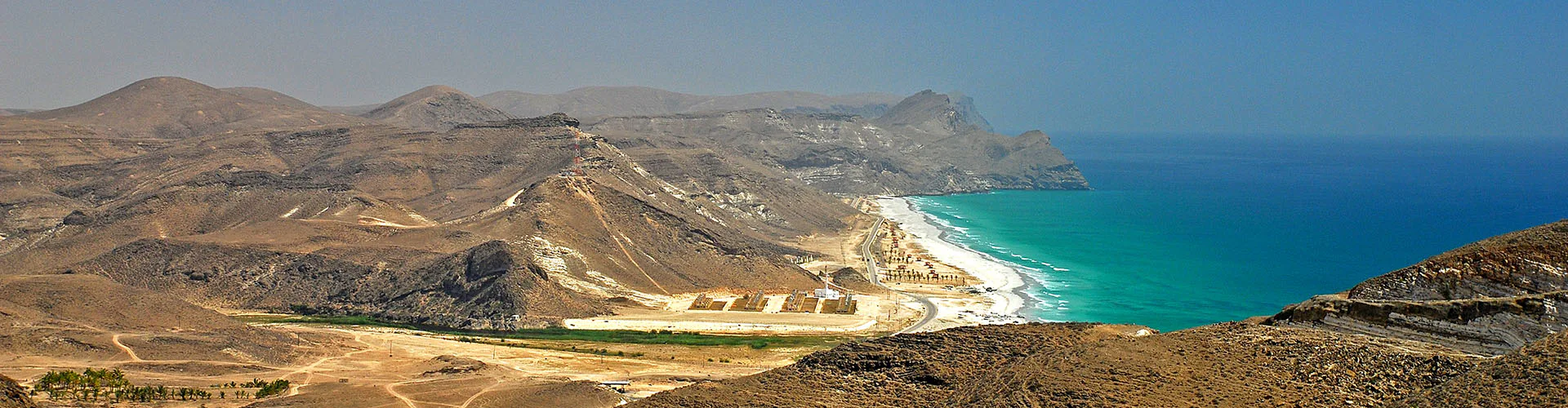 st-essence-of-oman-top-01-ah