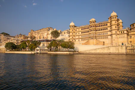 Deccan Odyssey - Royal Greens and Rails